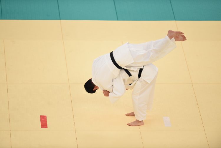 辟谣，并非与他人女友谈恋爱，埃纳社媒：一切都是剧本