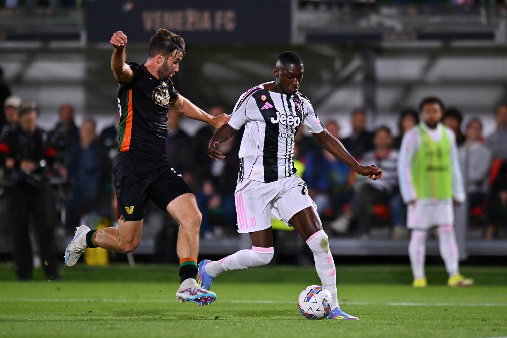 卡什：夏窗我收到好几份报价，但我就想留在维拉，我喜欢这里